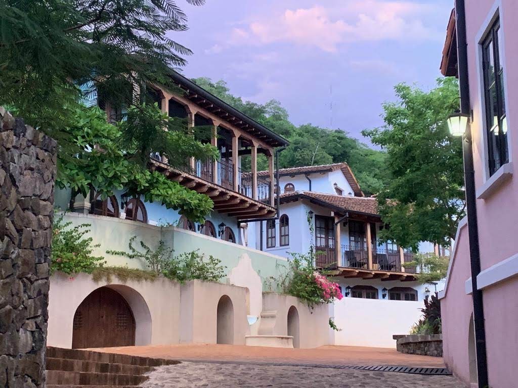 Las Catalinas Detail 2